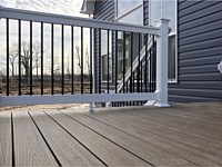 <b>Trex Transcend Havana Gold Decking with White Washington Vinyl Railing with Black Aluminum Balusters</b>